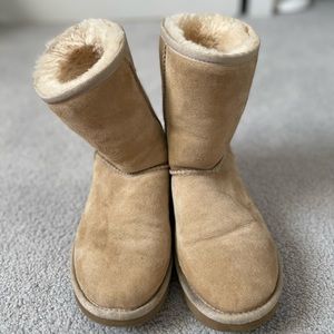 Ugg Boots - Classic Short II (Size 7)